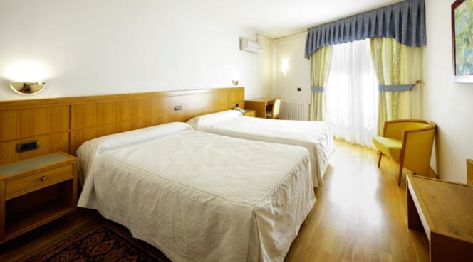 Hotel Florida Arteixo Szoba fotó