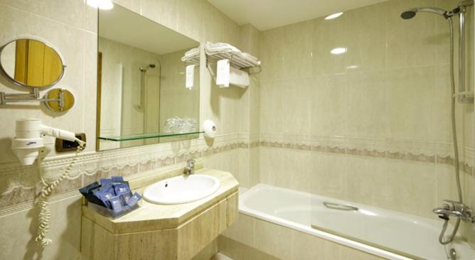 Hotel Florida Arteixo Kültér fotó