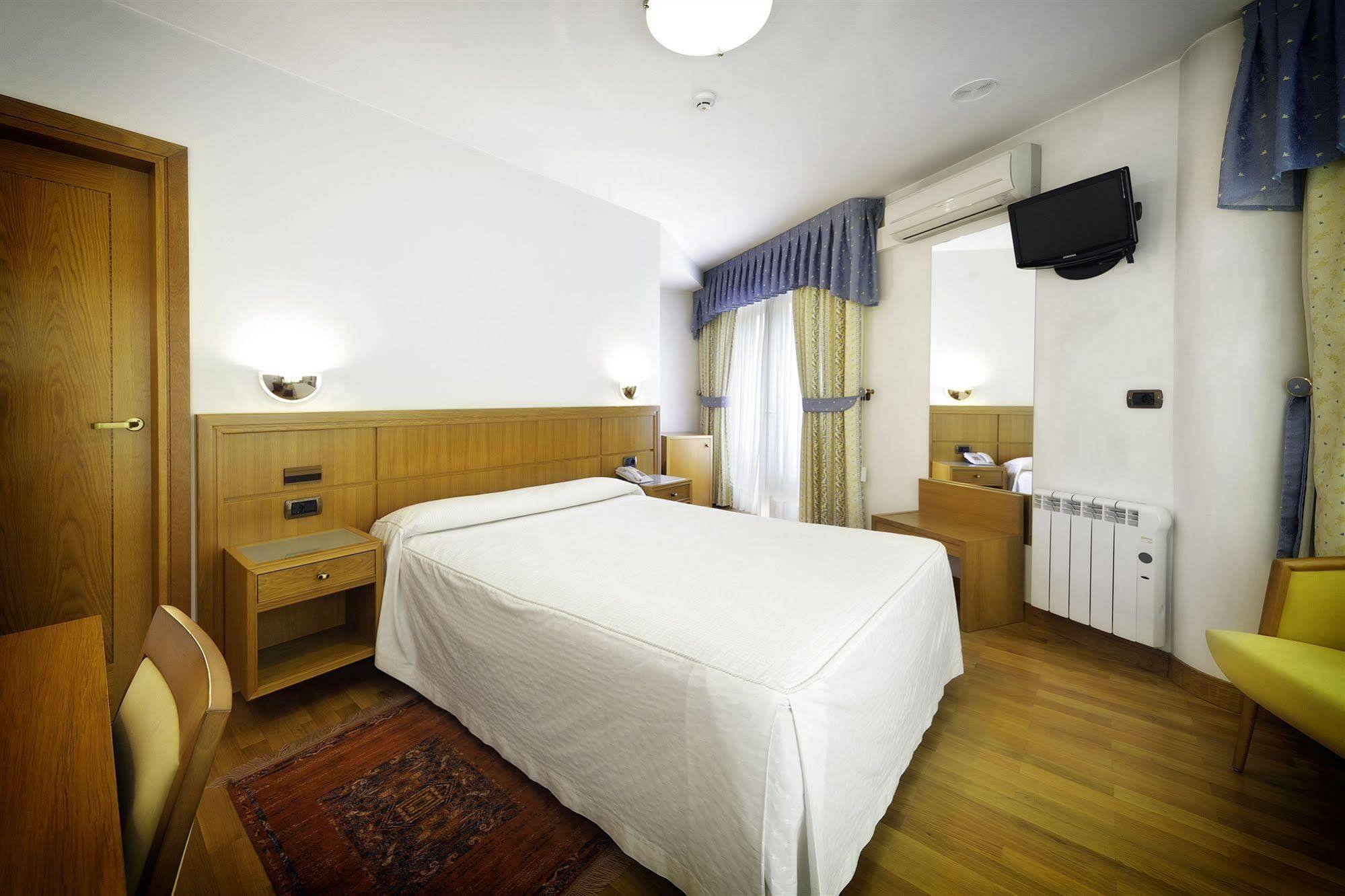 Hotel Florida Arteixo Kültér fotó